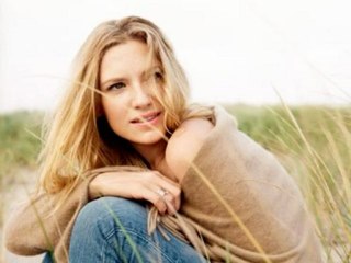ANNA TORV