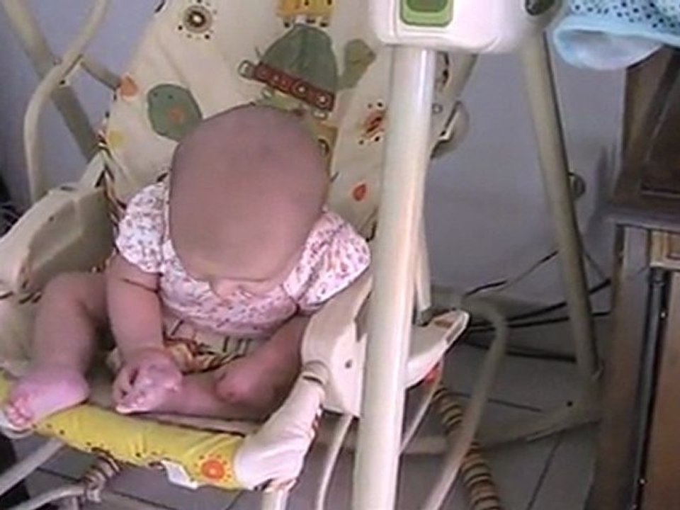 elle mange ses pieds