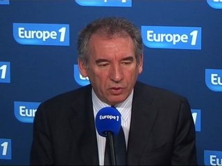 Pour François Bayrou, "il n'y a pas de duel" avec Borloo