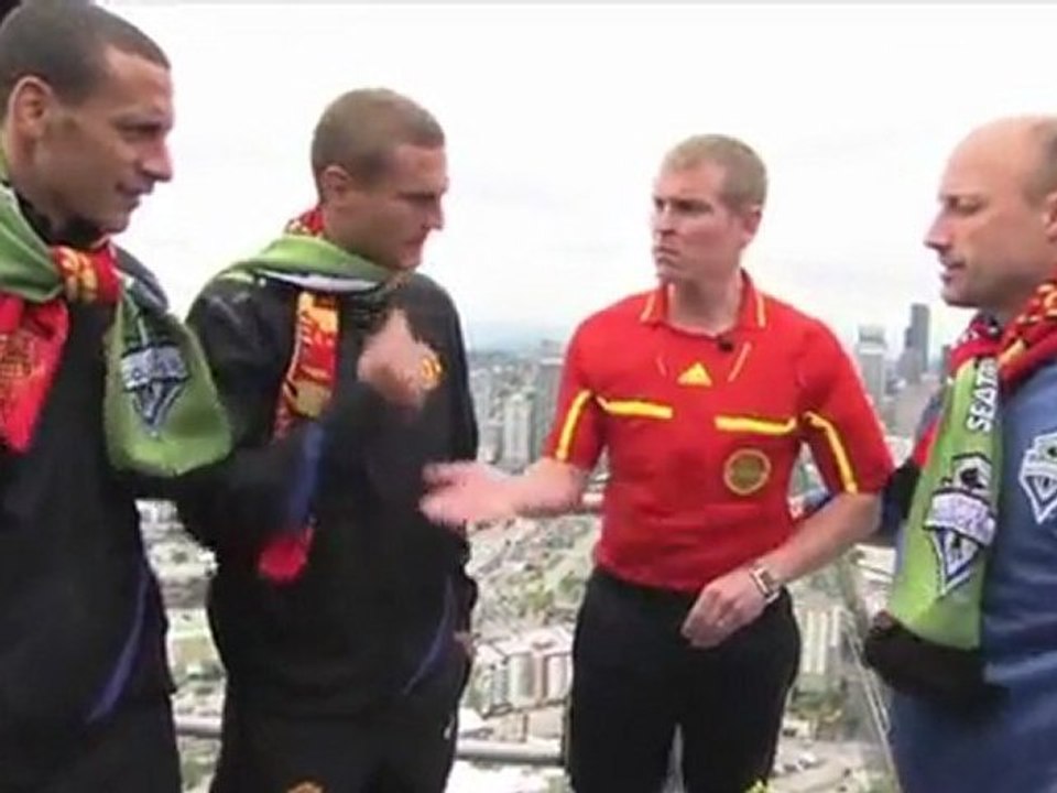 Vidic kai Ferdinand sthn koryfh tou Space Needle