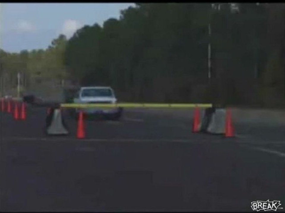 Niemals die Absperrung durchfahren Fail