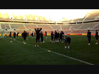 Stevie P nutties Tom Huddlestone at training