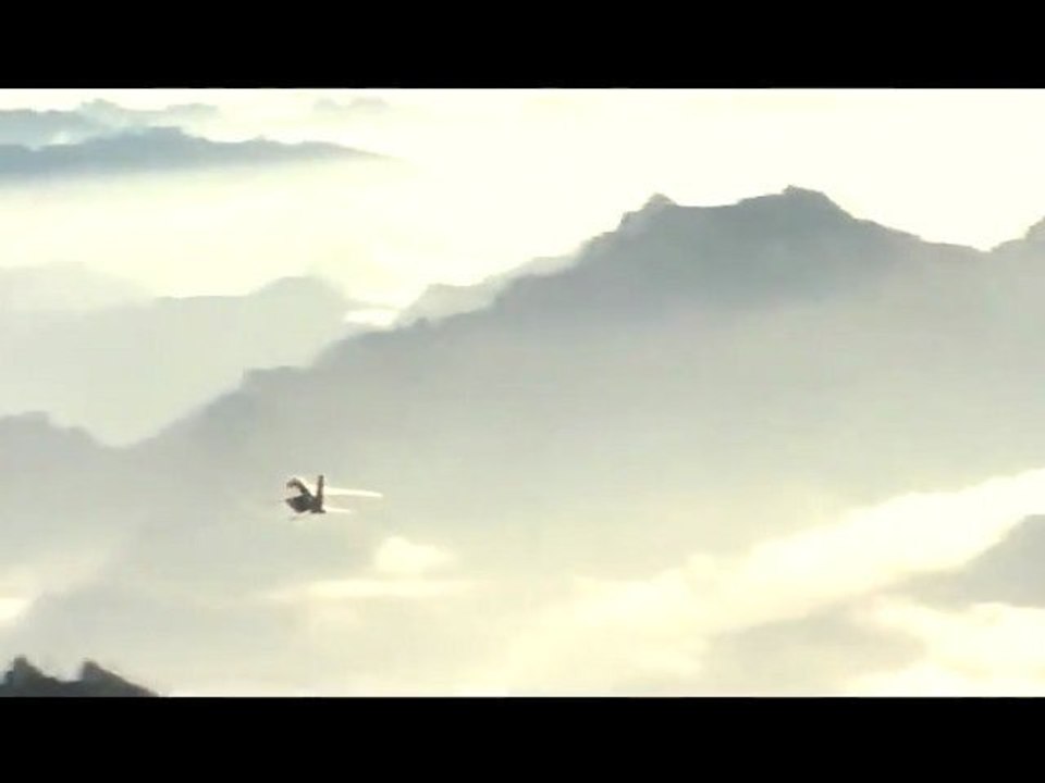 Mirage 2000 and Alpha jet dance effortlessly through the clouds in HD