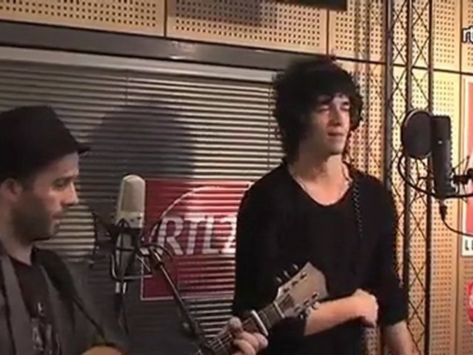 Julian Perretta - (/www.rtl2.fr/videos)- session acoutique RTL2