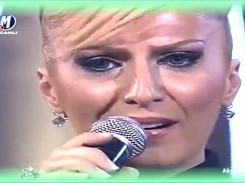 Melda Kuyucu - Canımın yoldaşı ol gönlüme bin neşe bırak.HD