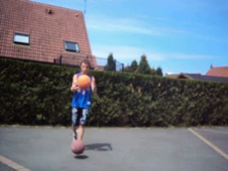 je dribble avec deux balles avec facilité.