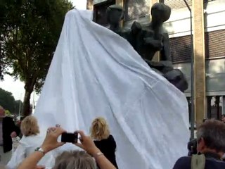 L'inauguration de la statue "Les Trois Amies" de Jean-Pierre MALAUSSENA
