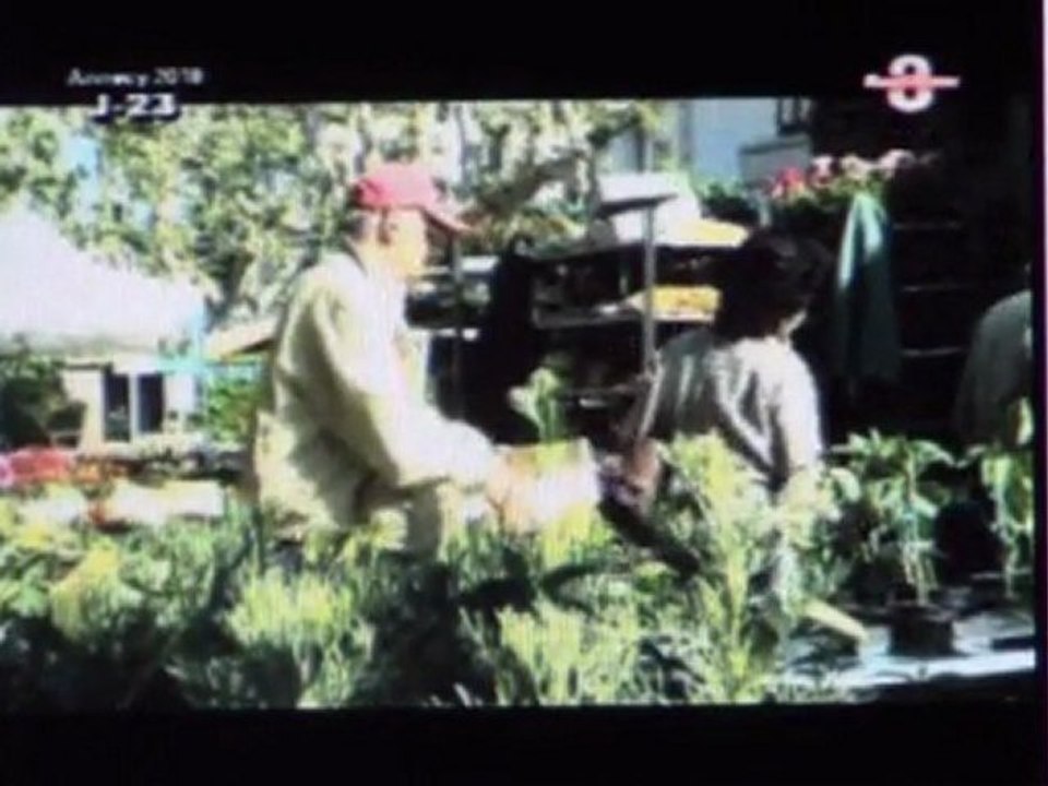 Dominique Tv8 Montblanc  La place du village