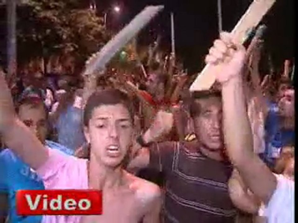 Zeytinburnunda Halk Pkk'lıları Satırla Kovaladı | Aydın Medya Haber