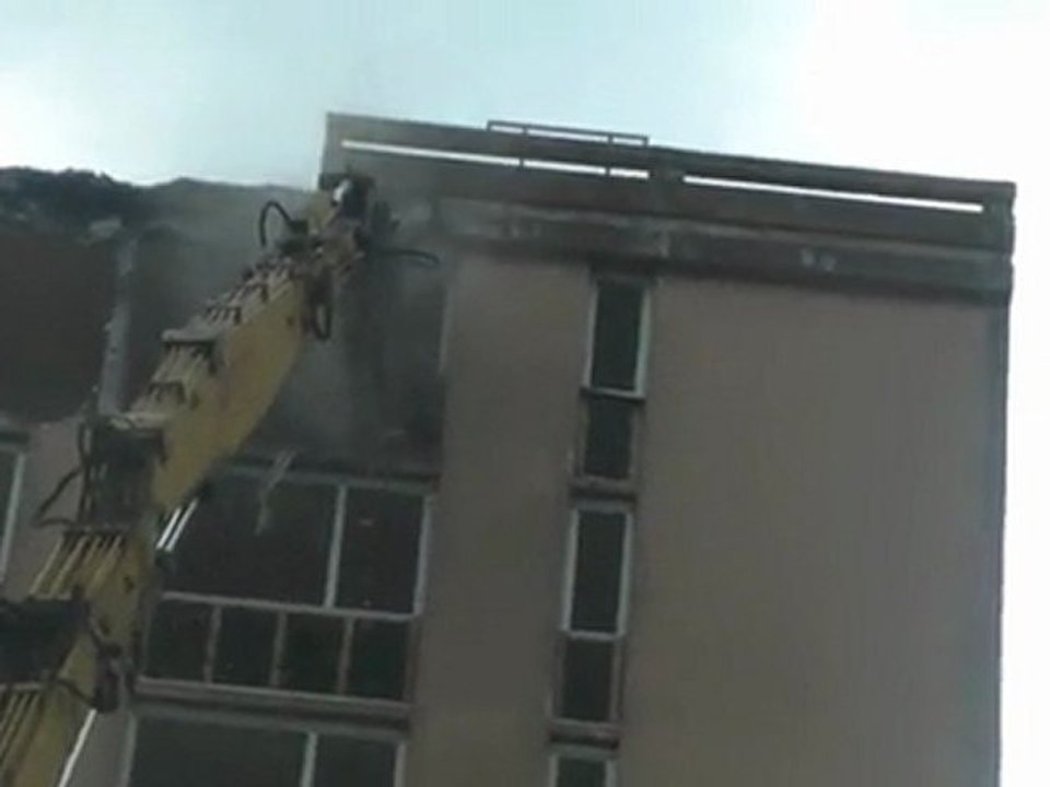 Fourmies : la tour Plein Ciel et la Fontaine Rouge démolies