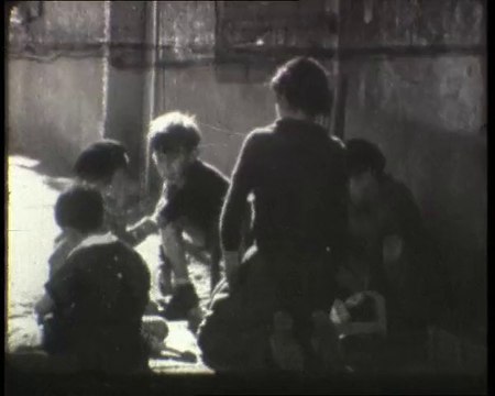 Habitat défectueux 1950, réalisateur : Charles André, Production : ministère de la reconstruction et de l'urbanisme MRU, recensement des logements insalubre en Bretagne : Rennes, Guingamps, Landernau, Morlaix, Saint-Brieuc