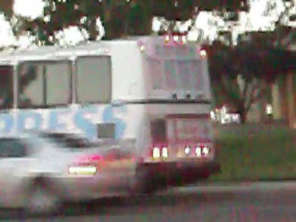 la-dot bus