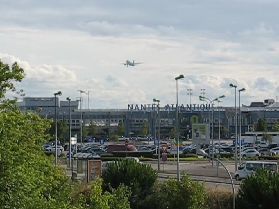 Nantés : décollage avion aéroport international