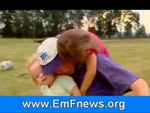 WHO: Cell Phones May Cause Cancer, Airtube Headsets