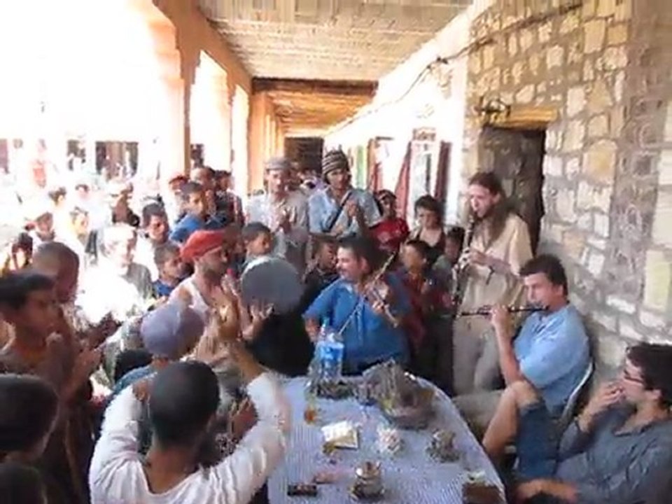pas d'nom pas d'maison au Maroc, jam session au bar "chez rachid" place de telouet.