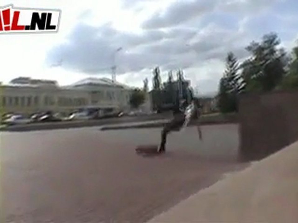 Skater voelt z’n stuitje   Fail