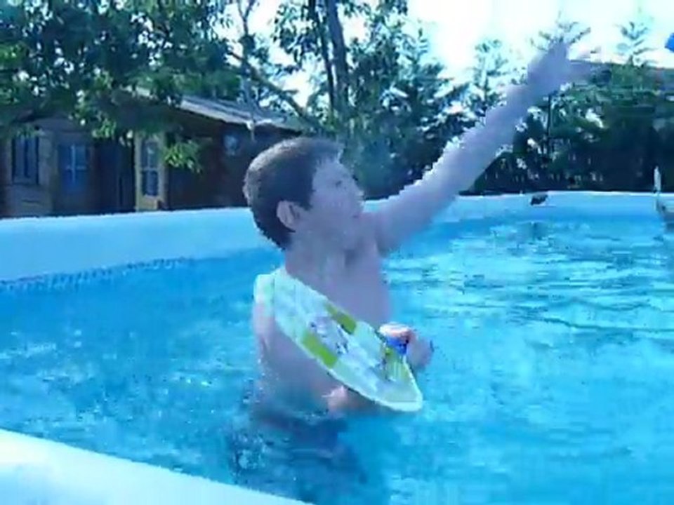 P1410667 ILS PISCINENT ENTRE LES GOUTTES