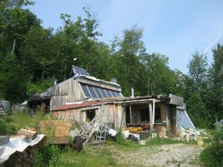 Le EarthShip d'Hélène et Alain