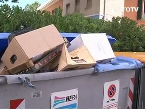 Raccolta rifiuti porta a porta. Aia chiede ad Hera più costanza