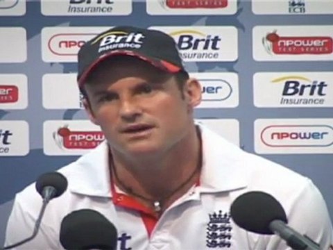 Strauss lauds bowling performance