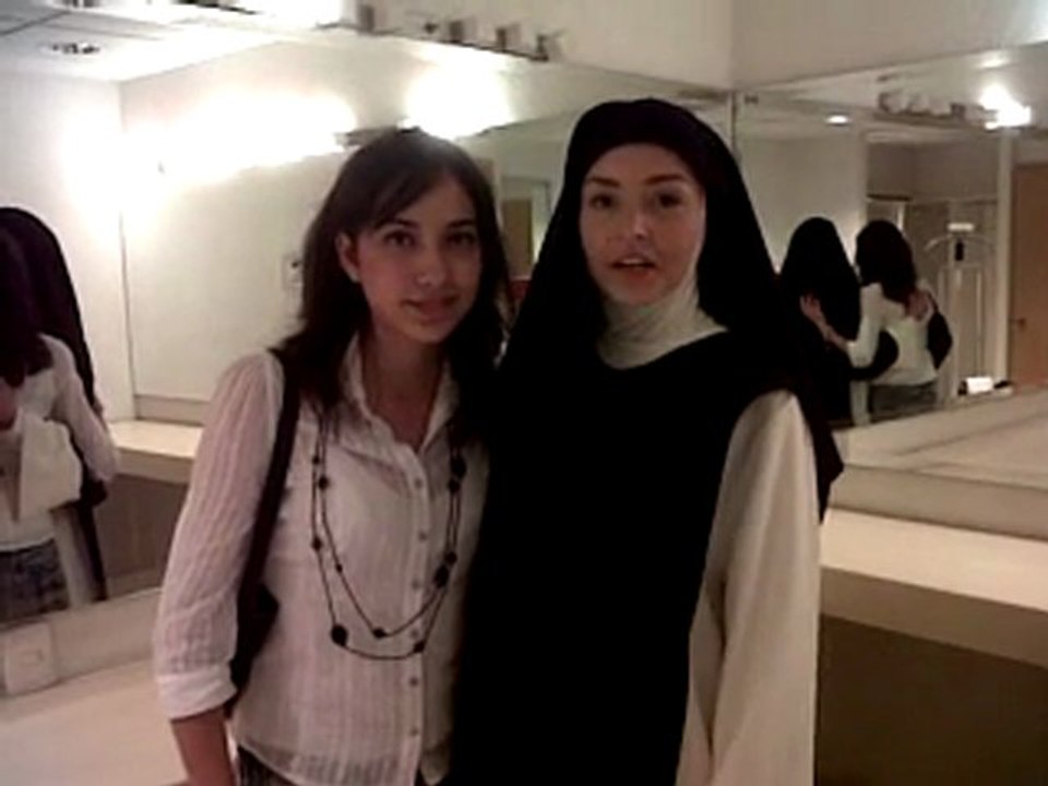 Angelique Boyer envia saludos a sus fans Janet y Nery