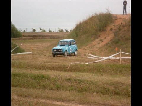 50 ans de la 4L, 15, 16 et 17 juillet 2011 à THENAY, organisé par 4l international BY CLUB-ERKAT