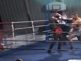 Samba Koita vs Farid El Farsi round 3 - Gala du Phenix 3 - 02-07-11 - phenix muaythai