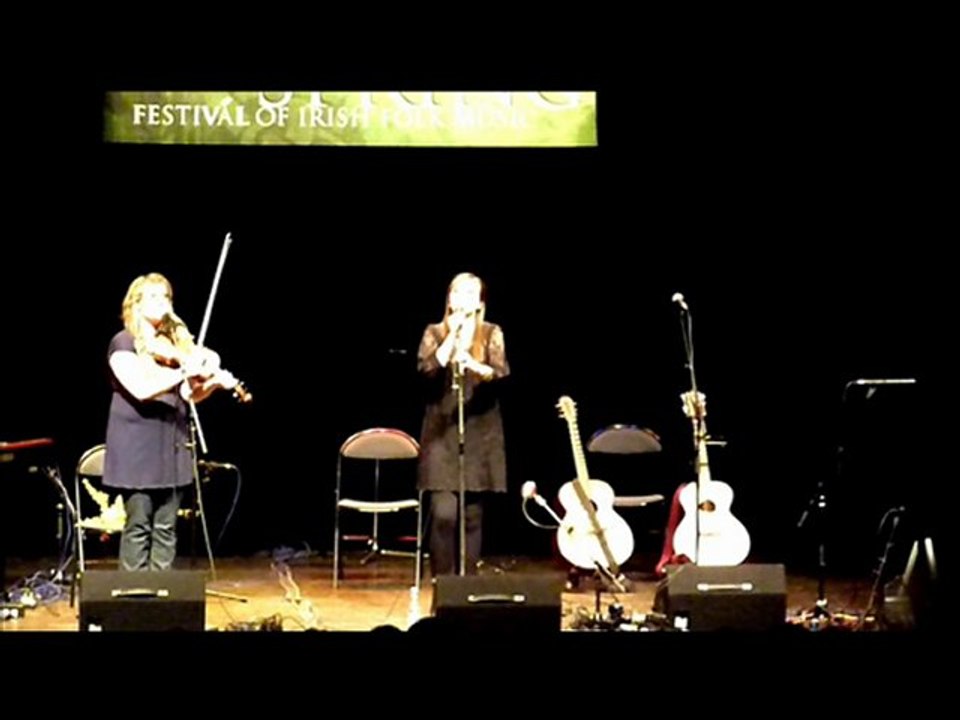 Jeana Leslie & Siobhan Miller - Who will sing me Lullabies / Sleepy Laddie (with Lyrics)