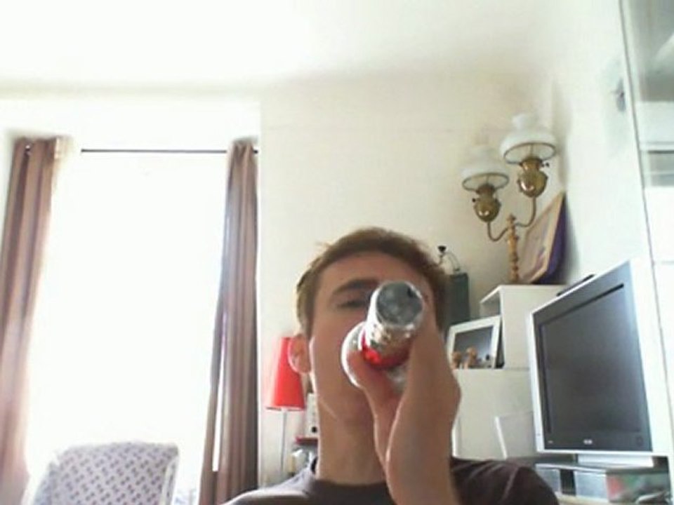 Wiwi égratigne "turn on tune in cop out"