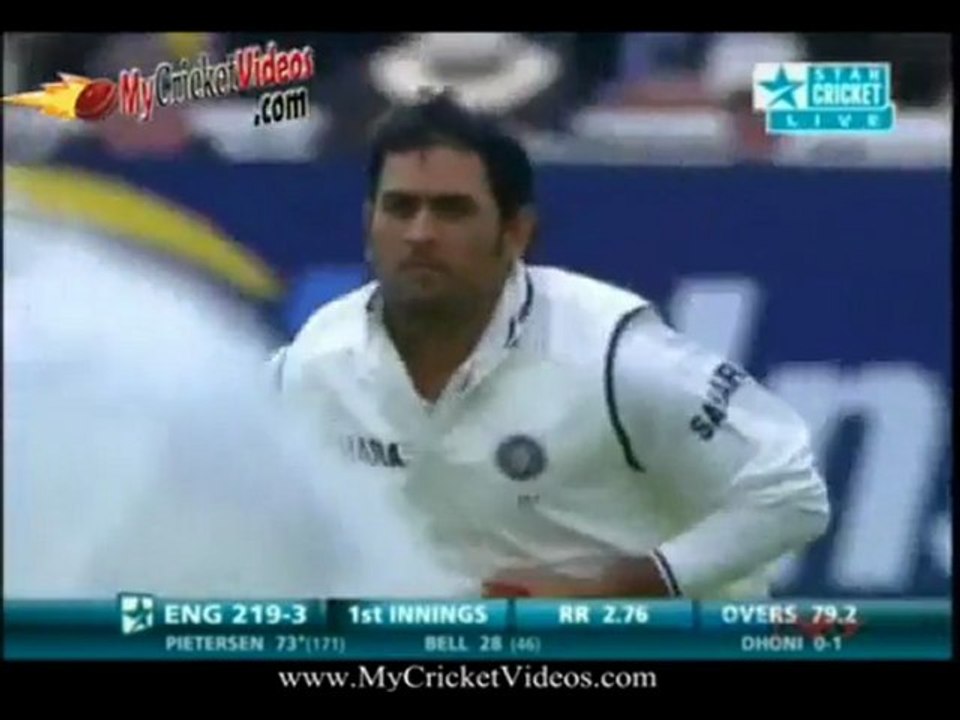 Magic Ball from Dhoni!