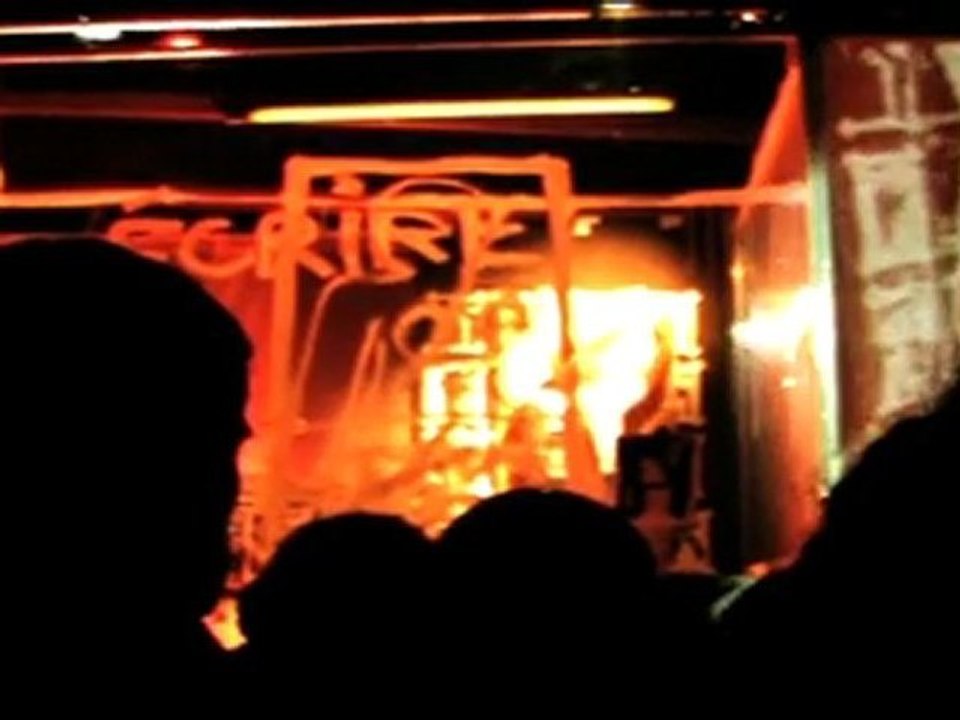 Viens dedans, écoute je suis presque nu