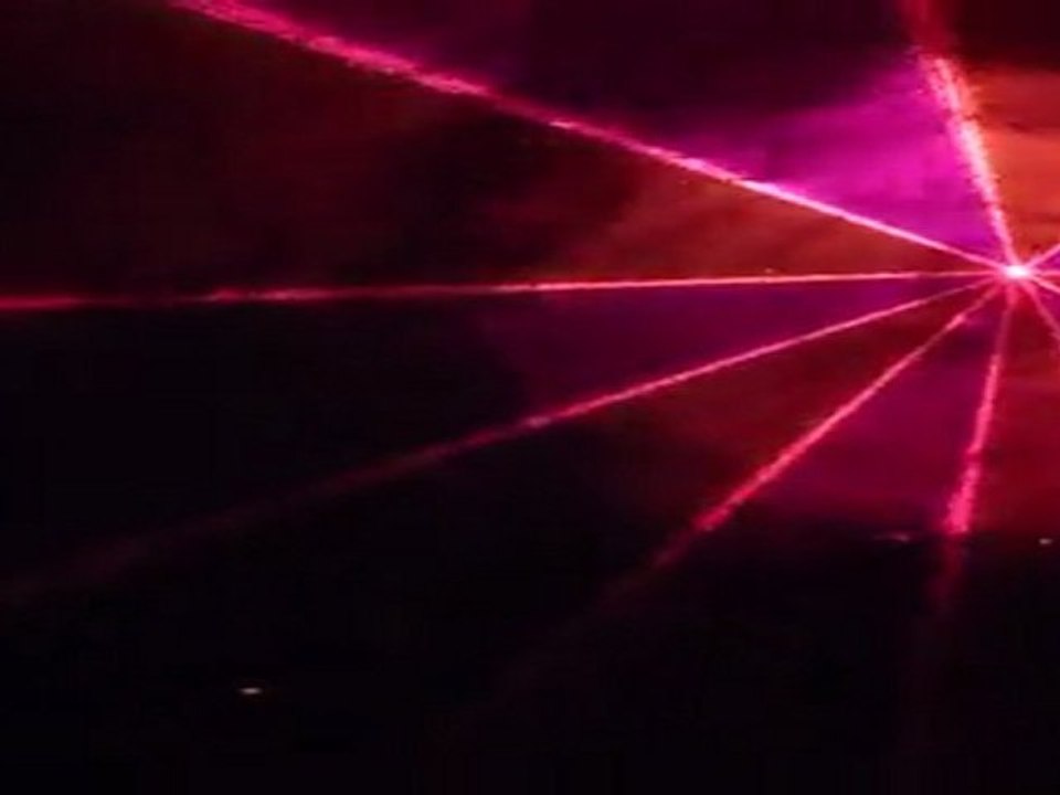 Show laser réalisé avec laser epsilone he-laserscan et lyre epsilone light