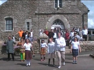 LIPDUB St-Trimoël 2011 On n'est pas à une bêtise près (Cyber-base Bréhand-Gouëssant)