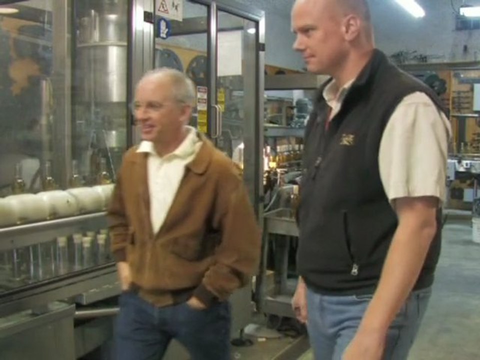 Arabic-Web-Winemakers power vineyard with floating solar cells