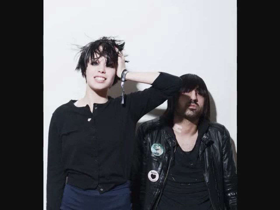 Crystal Castles - Pap Smear