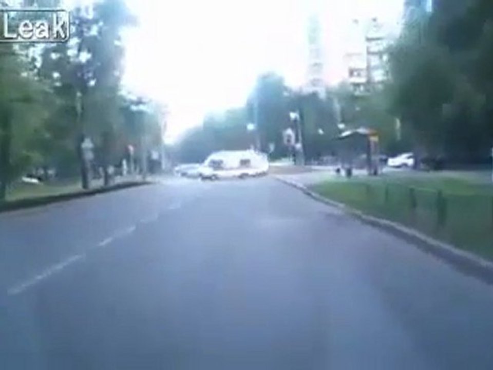 Ambulance T-Boned und schaltete Side