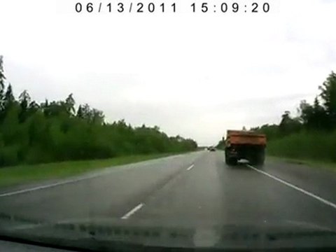 Камаз потерял управление