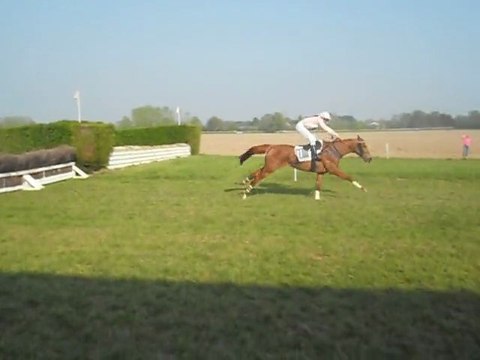 Steeple-chase sur l'hippodrome de Méral