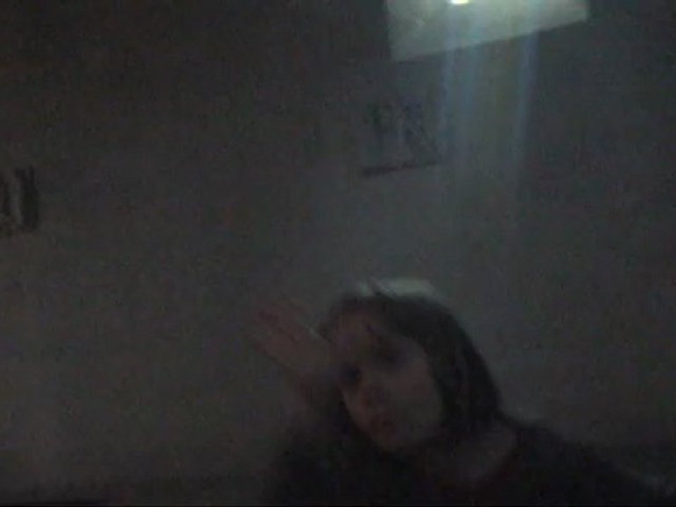 une étoile danse dans un halo de lumière