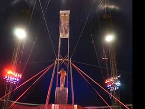 müthiş sarkaç gösterisi-safari sirki