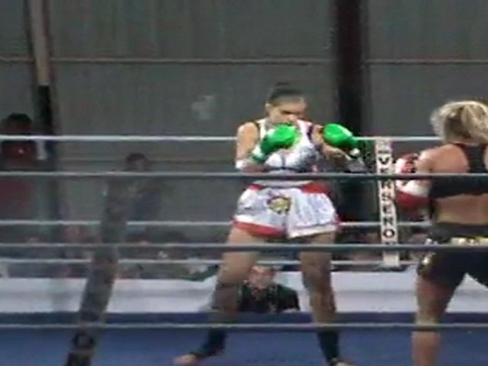 Sarah Harichane vs Vernocchi Veronica round 1 - Gala du Phenix 3 - 02-07-11 phenix muaytha