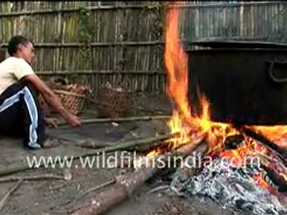 Apatanis Making Food