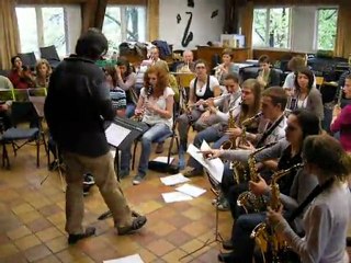 Travail d'ensemble en fin de stage de "Musique et Découverte" réalisé par l'Harmonie de Cruseilles - Le Châble avec les musiciens de GARLIC BREAD