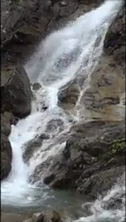 Mon film.wmv cascade 2 de la chaumette (Champoleon-Champsaur) avec titre et générique