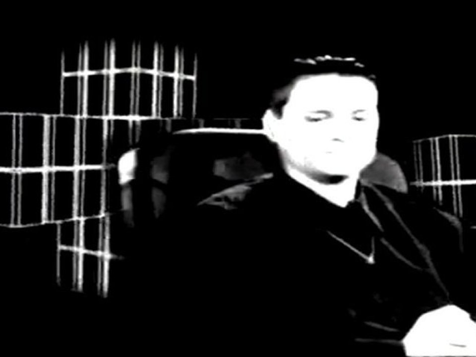 Interview - Gas Masked Lestat in art uber alles