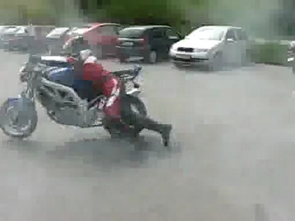 Poser mit seinem alten Bike