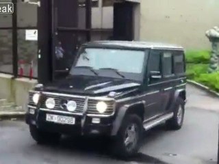 Massenmörder vor Gericht kommen