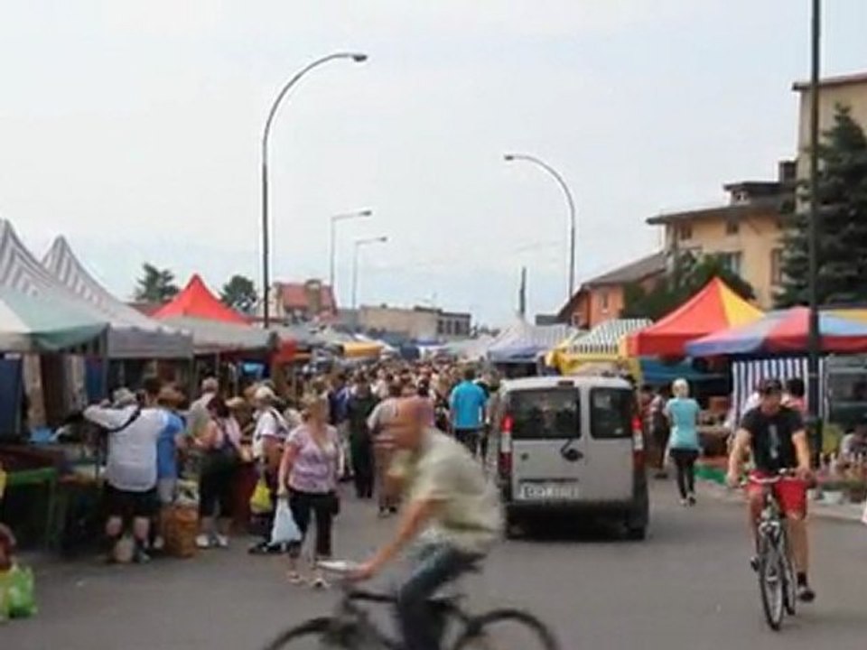 monde sur le marché de towny tag