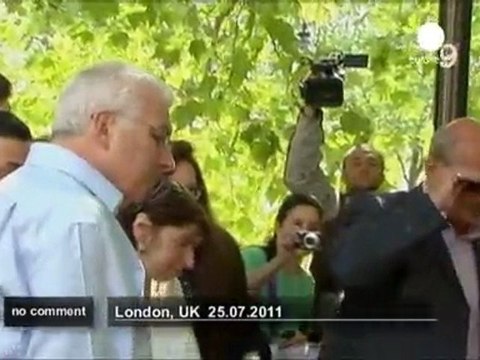 Mitch Winehouse visits his daughter’s house - no comment