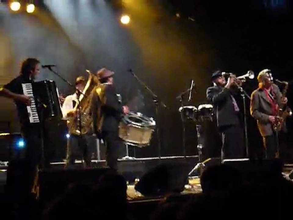 La Zikabilo, (Angers) rythmes latinos, aux jeudis du port 2011, Brest